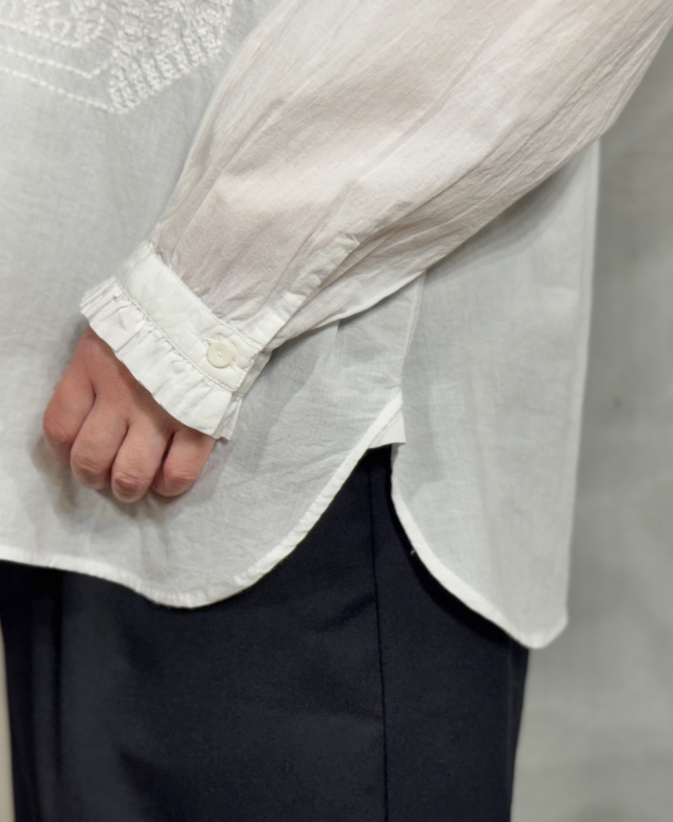 NMDS25531(シャツ) 60s ORGANIC CAMBRIC WITH EMB FRILL COLLAR EMB SHIRT