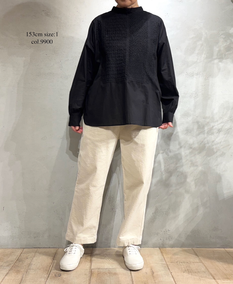 NMDS25532(シャツ) 60s ORGANIC CAMBRIC WITH EMB BACK OPENING STAND COLLAR EMB SHIRT