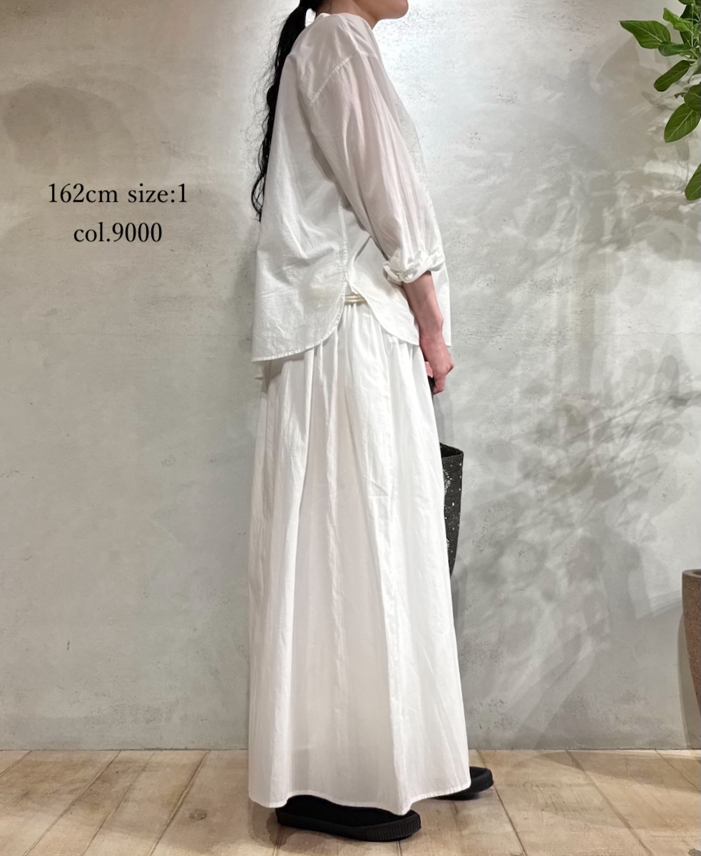 NMDS25532(シャツ) 60s ORGANIC CAMBRIC WITH EMB BACK OPENING STAND COLLAR EMB SHIRT