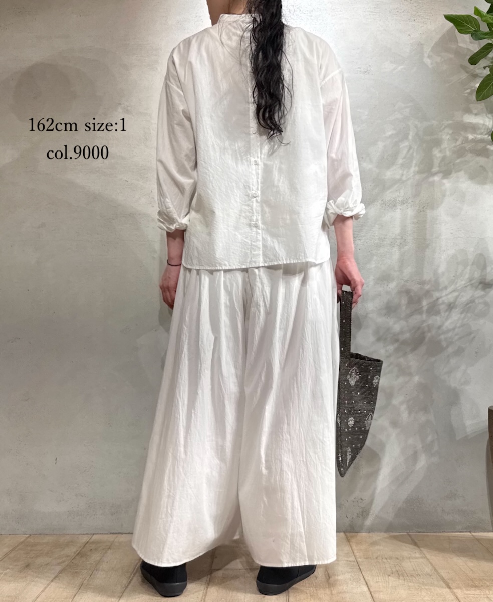 NMDS25532(シャツ) 60s ORGANIC CAMBRIC WITH EMB BACK OPENING STAND COLLAR EMB SHIRT