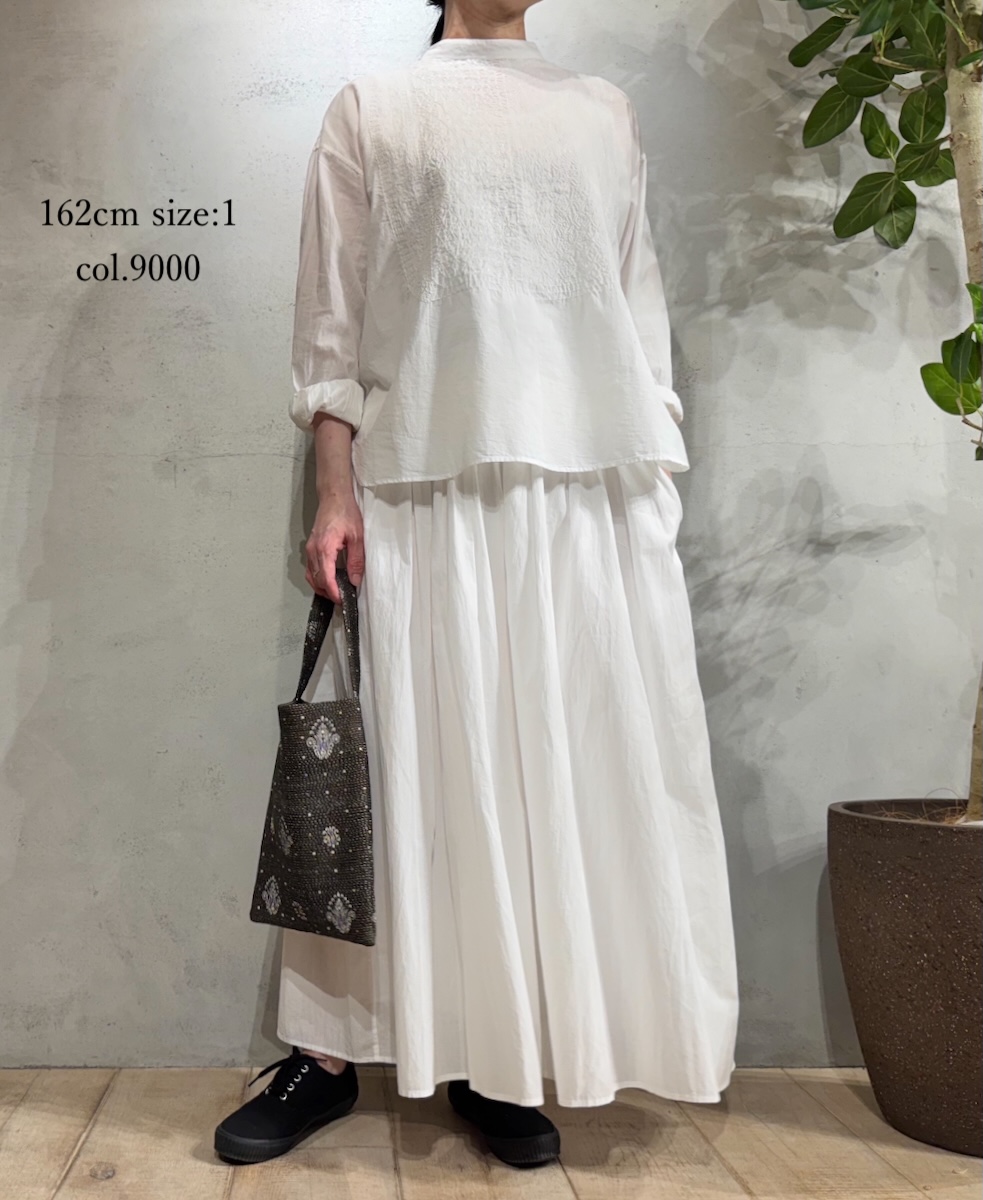 NMDS25532(シャツ) 60s ORGANIC CAMBRIC WITH EMB BACK OPENING STAND COLLAR EMB SHIRT