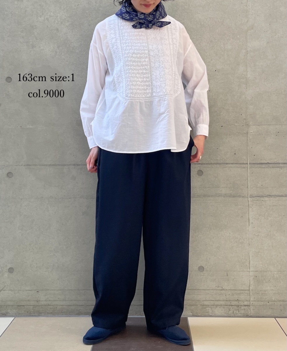 NMDS25532(シャツ) 60s ORGANIC CAMBRIC WITH EMB BACK OPENING STAND COLLAR EMB SHIRT