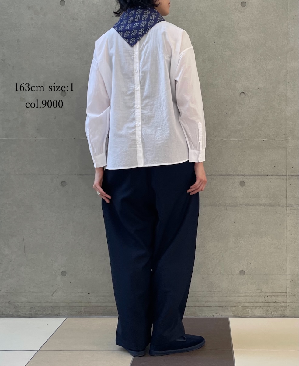 NMDS25532(シャツ) 60s ORGANIC CAMBRIC WITH EMB BACK OPENING STAND COLLAR EMB SHIRT