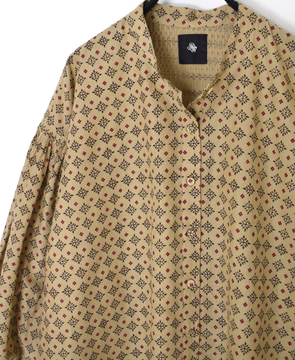 INMDS25771(シャツ) 80s COTTON VOILE CONTRAST FLOWER HAND SCREEN PRINT BANDED COLLAR SHIRT WITH MINI PINTUCK