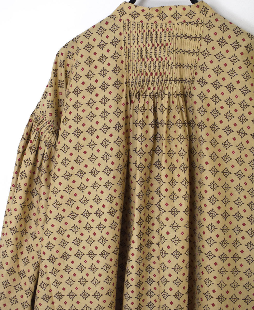 INMDS25771(シャツ) 80s COTTON VOILE CONTRAST FLOWER HAND SCREEN PRINT BANDED COLLAR SHIRT WITH MINI PINTUCK