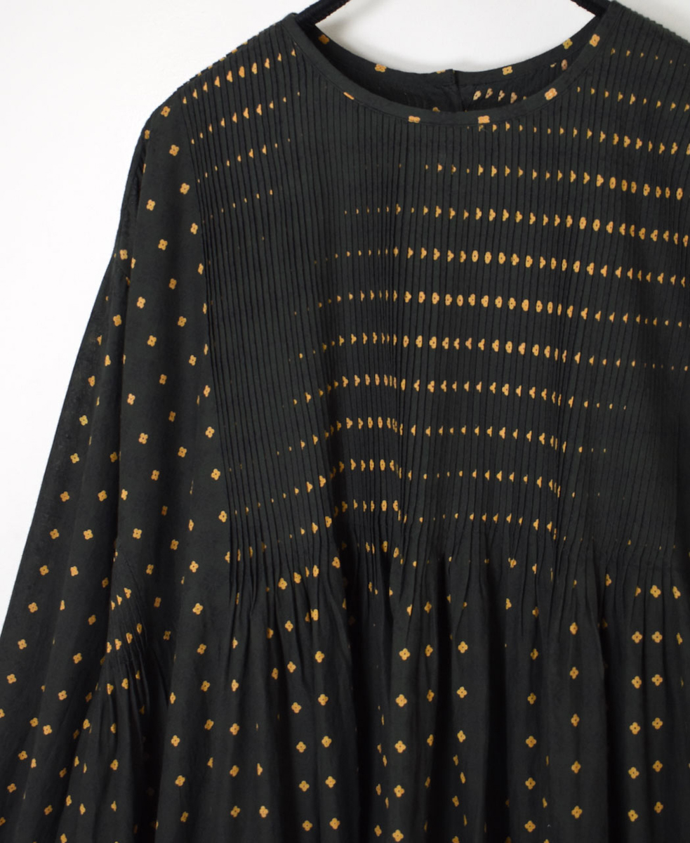INMDS25772(ワンピース) 80s COTTON VOILE CONTRAST FLOWER HAND SCREEN PRINT CREW-NECK BACK OPENING DRESS WITH MINI PINTUCK