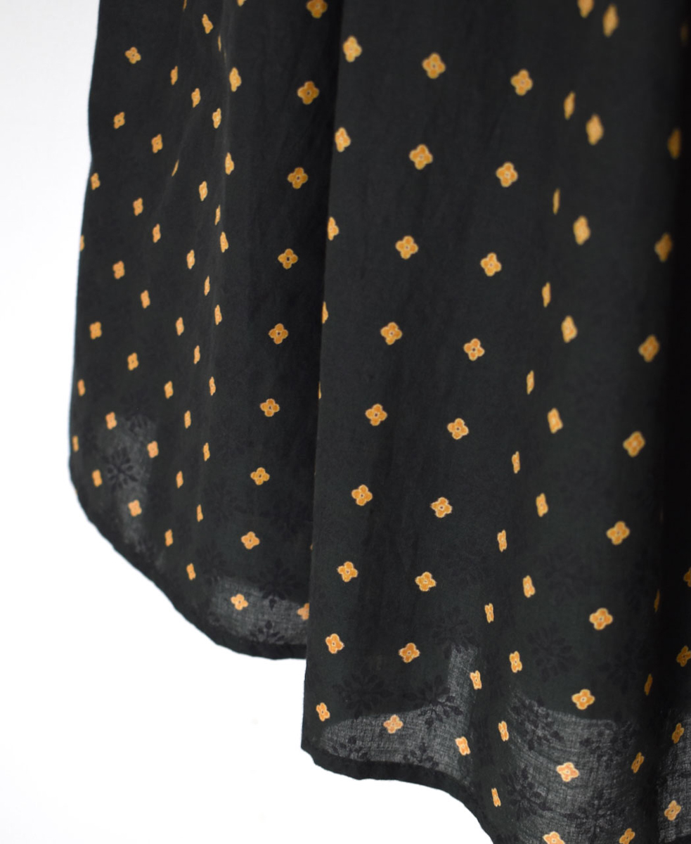 INMDS25774(スカート) 80s COTTON VOILE CONTRAST FLOWER HAND SCREEN PRINT FLARED SKIRT WITH MINI PINTUCK