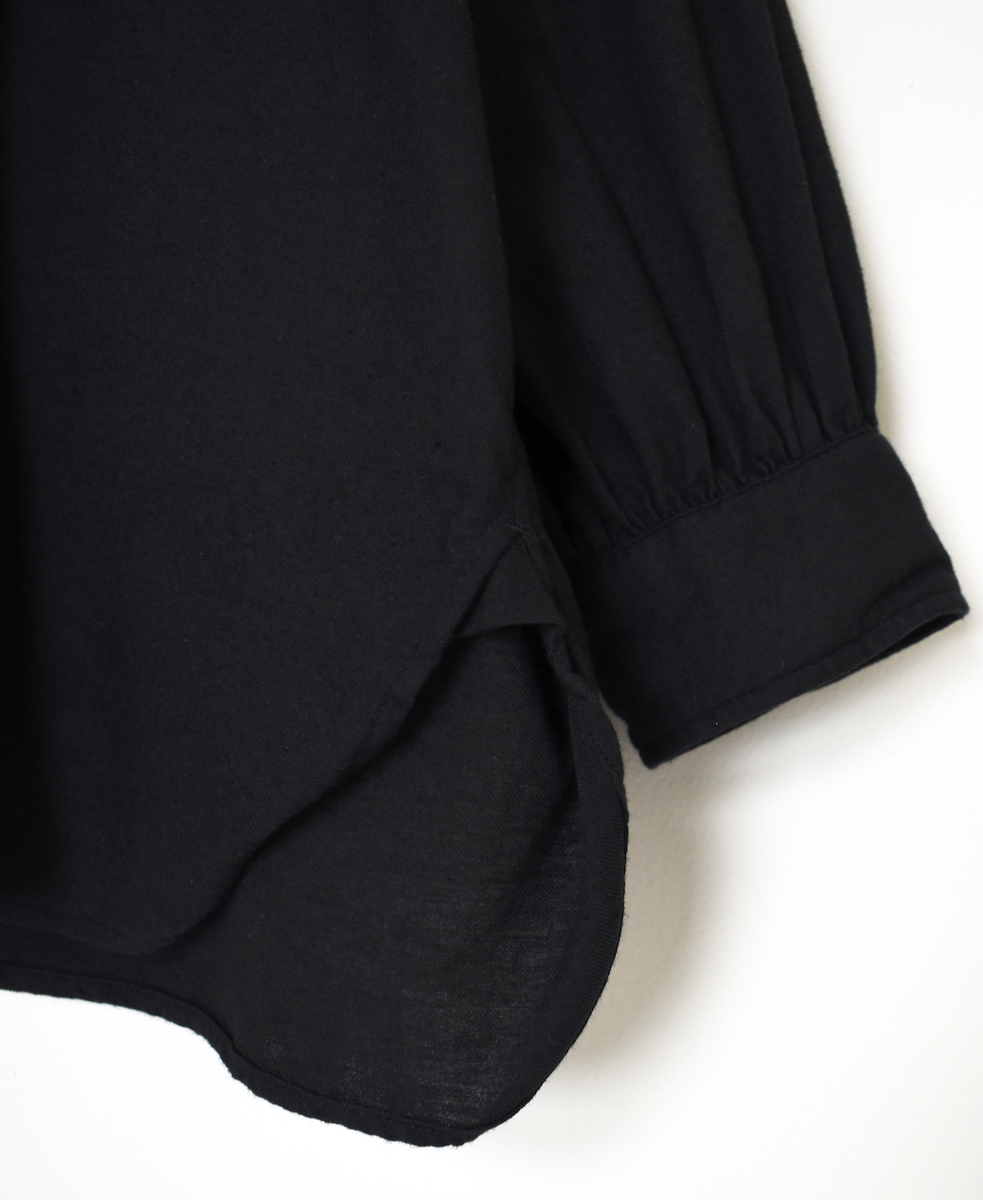 INMDS24703W(シャツ) TWILL COTTON KHADI PLAIN(WASH) ROUND COLLAR SHIRT WITH RANDOM PINTUCK