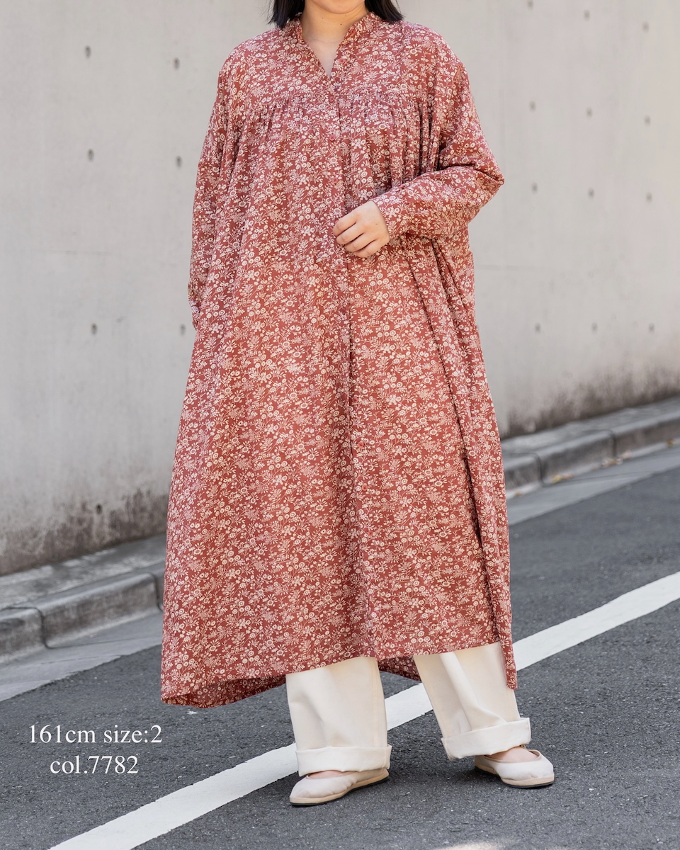 NSL25573(ワンピース) COTTON SLUB FLOWER PRINT BANDED COLLAR SHIRT DRESS WITH GATHER
