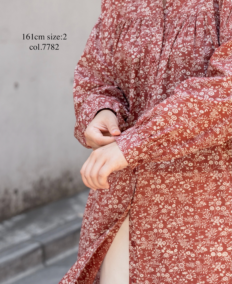 NSL25573(ワンピース) COTTON SLUB FLOWER PRINT BANDED COLLAR SHIRT DRESS WITH GATHER