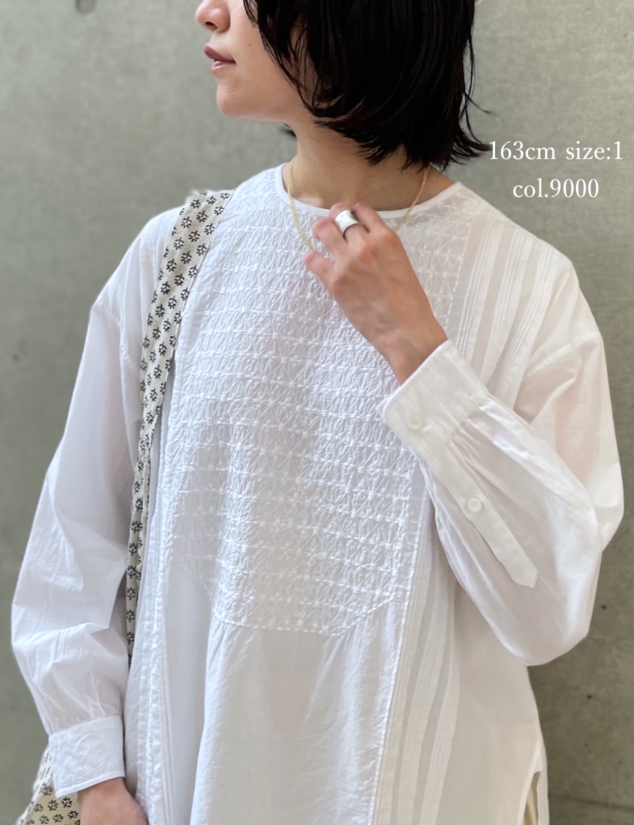 NMDS25533(シャツ) 60s ORGANIC CAMBRIC BACK OPENING CREW-NECK PINTUCK&EMB SHIRT