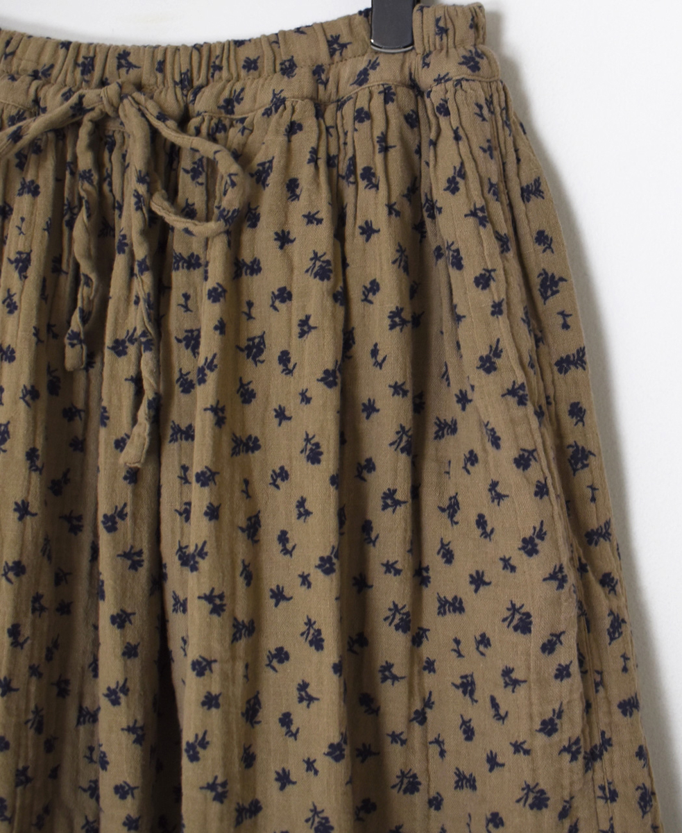 INAM2564GFD (スカート) DOUBLE GAUZE FLOWER PRINT EASY GATHERED SKIRT