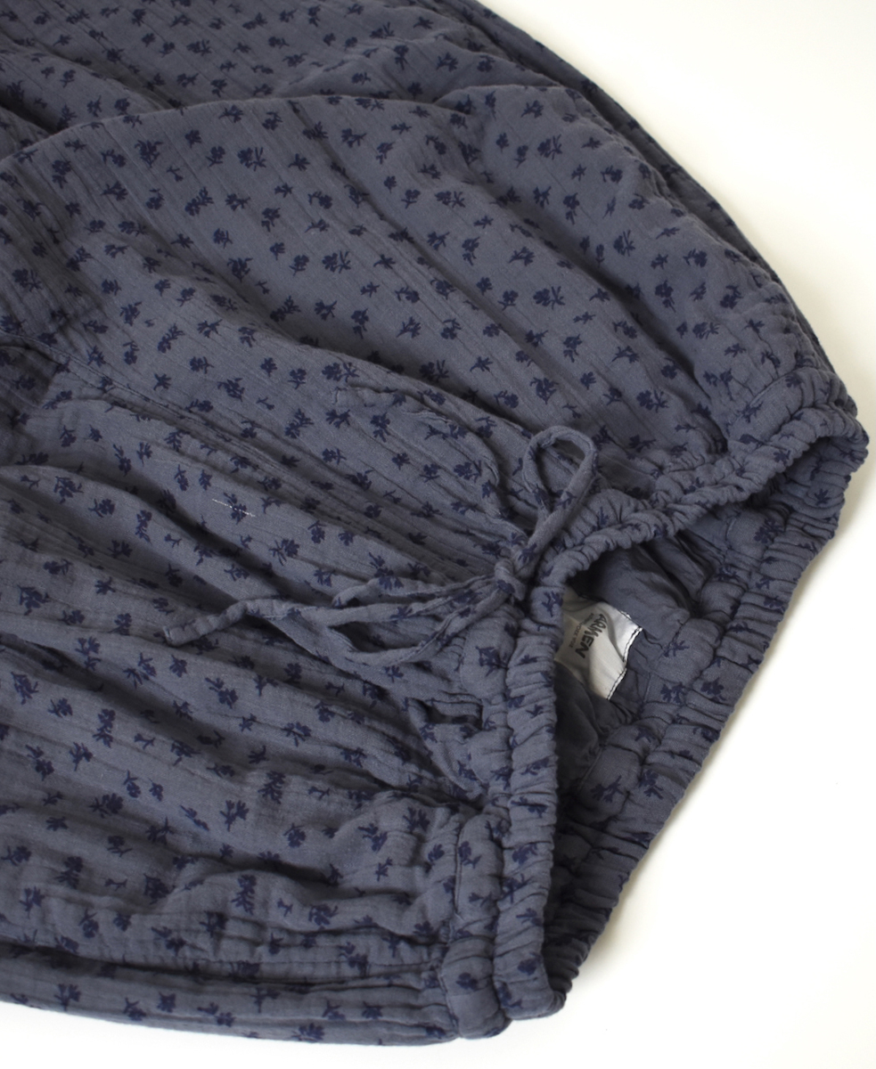 INAM2565GFD (パンツ) DOUBLE GAUZE FLOWER PRINT GATHERED EASY PANTS WITH LINING