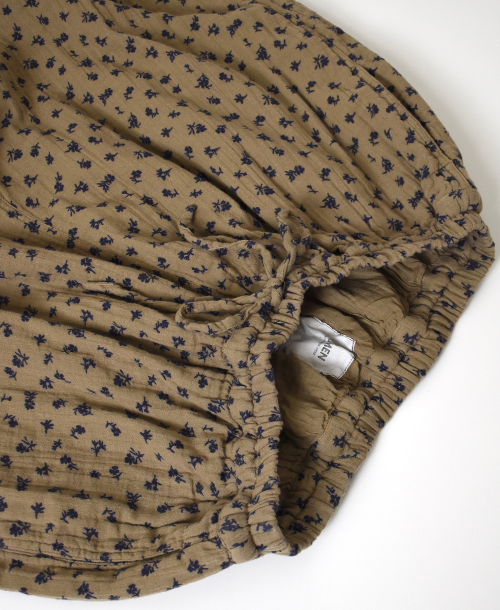 INAM2565GFD (パンツ) DOUBLE GAUZE FLOWER PRINT GATHERED EASY PANTS WITH LINING