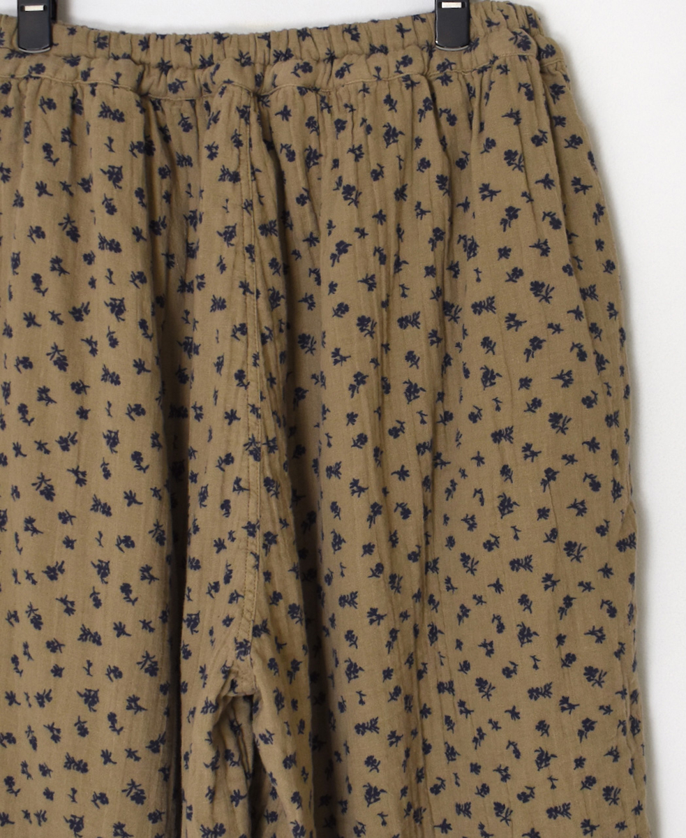 INAM2565GFD (パンツ) DOUBLE GAUZE FLOWER PRINT GATHERED EASY PANTS WITH LINING