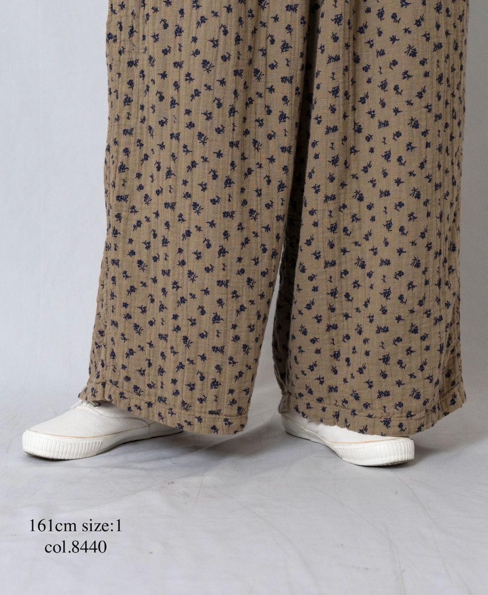 INAM2565GFD (パンツ) DOUBLE GAUZE FLOWER PRINT GATHERED EASY PANTS WITH LINING