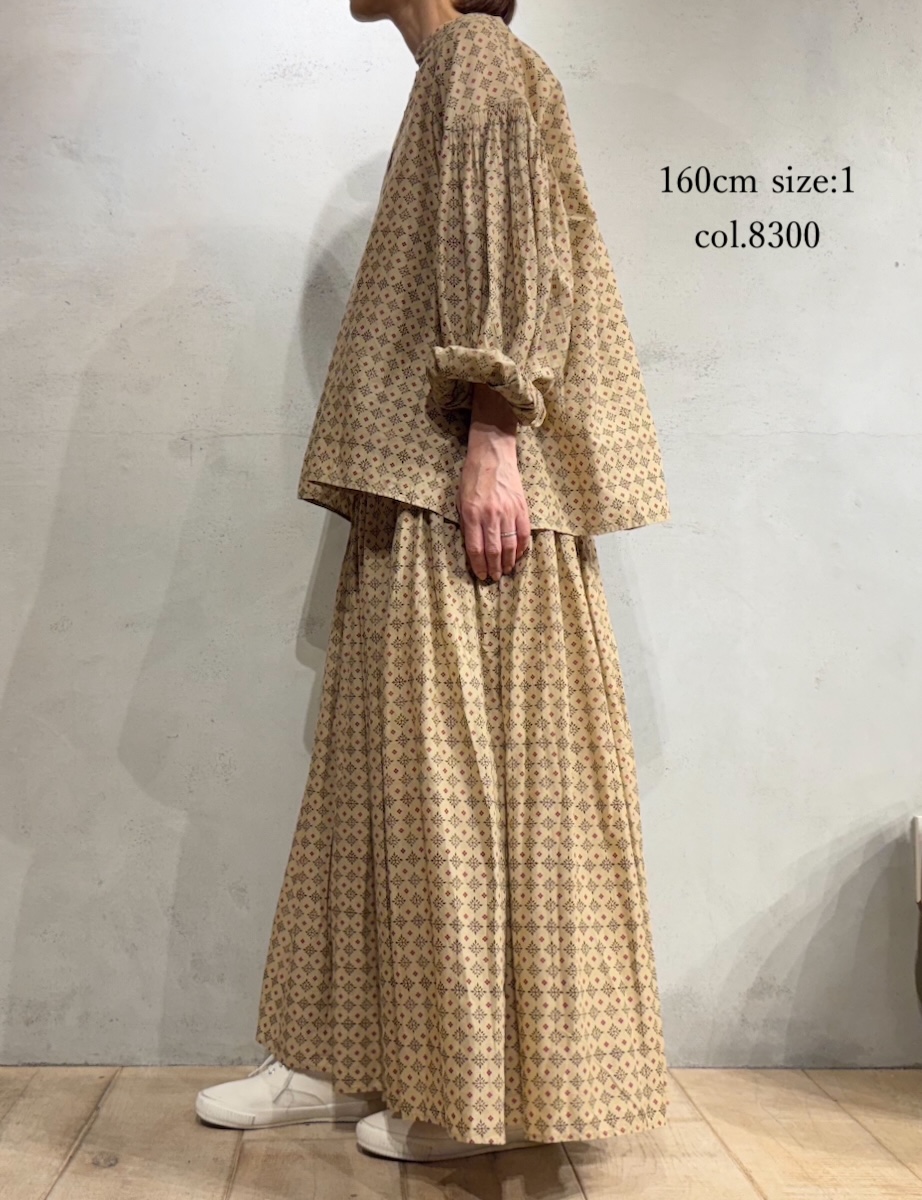 INMDS25771(シャツ) 80s COTTON VOILE CONTRAST FLOWER HAND SCREEN PRINT BANDED COLLAR SHIRT WITH MINI PINTUCK