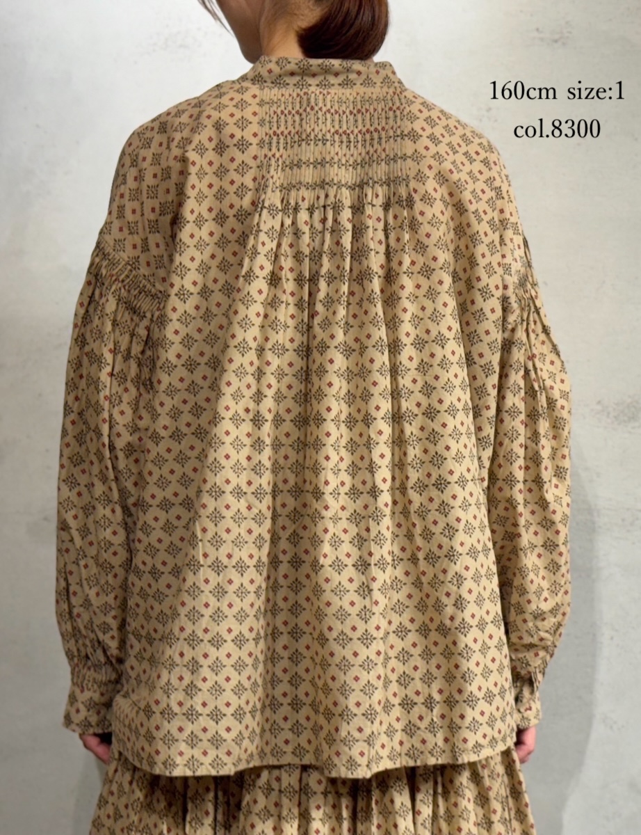 INMDS25771(シャツ) 80s COTTON VOILE CONTRAST FLOWER HAND SCREEN PRINT BANDED COLLAR SHIRT WITH MINI PINTUCK