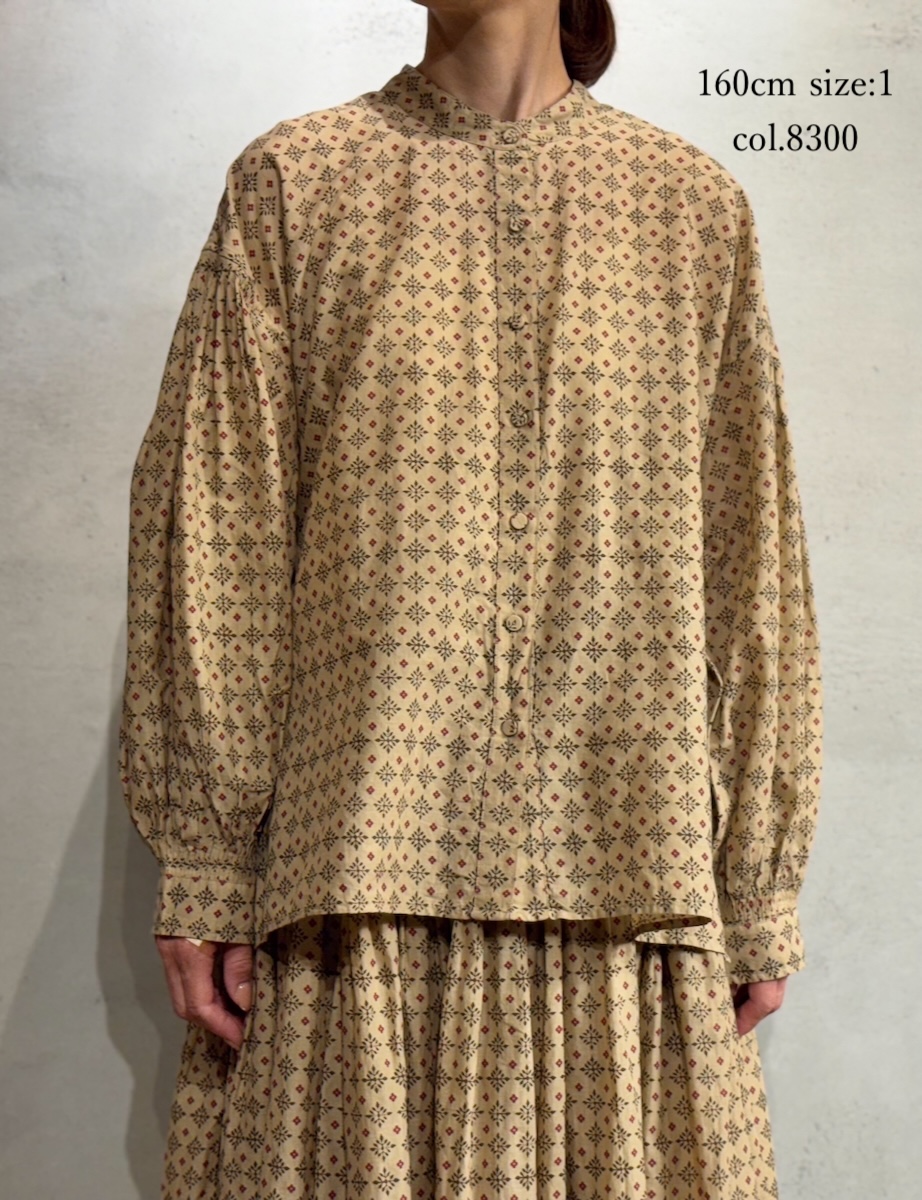 INMDS25771(シャツ) 80s COTTON VOILE CONTRAST FLOWER HAND SCREEN PRINT BANDED COLLAR SHIRT WITH MINI PINTUCK