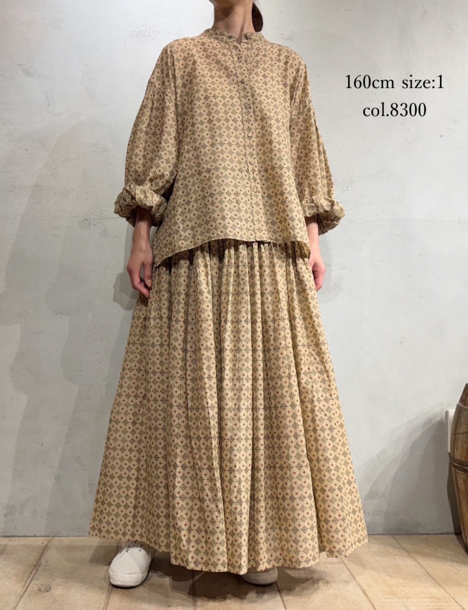INMDS25771(シャツ) 80s COTTON VOILE CONTRAST FLOWER HAND SCREEN PRINT BANDED COLLAR SHIRT WITH MINI PINTUCK