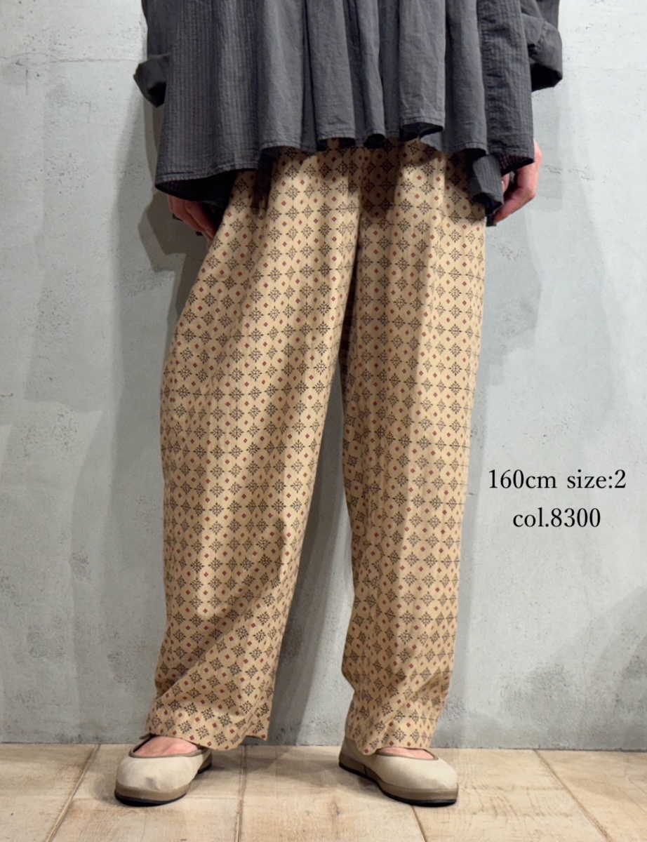 INMDS25775(パンツ) 80s COTTON VOILE CONTRAST FLOWER HAND SCREEN PRINT 2TUCK TAPERED EASY PANTS