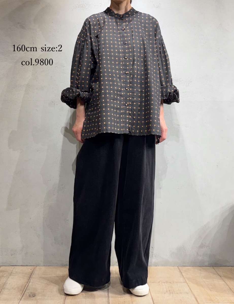 INMDS25771(シャツ) 80s COTTON VOILE CONTRAST FLOWER HAND SCREEN PRINT BANDED COLLAR SHIRT WITH MINI PINTUCK