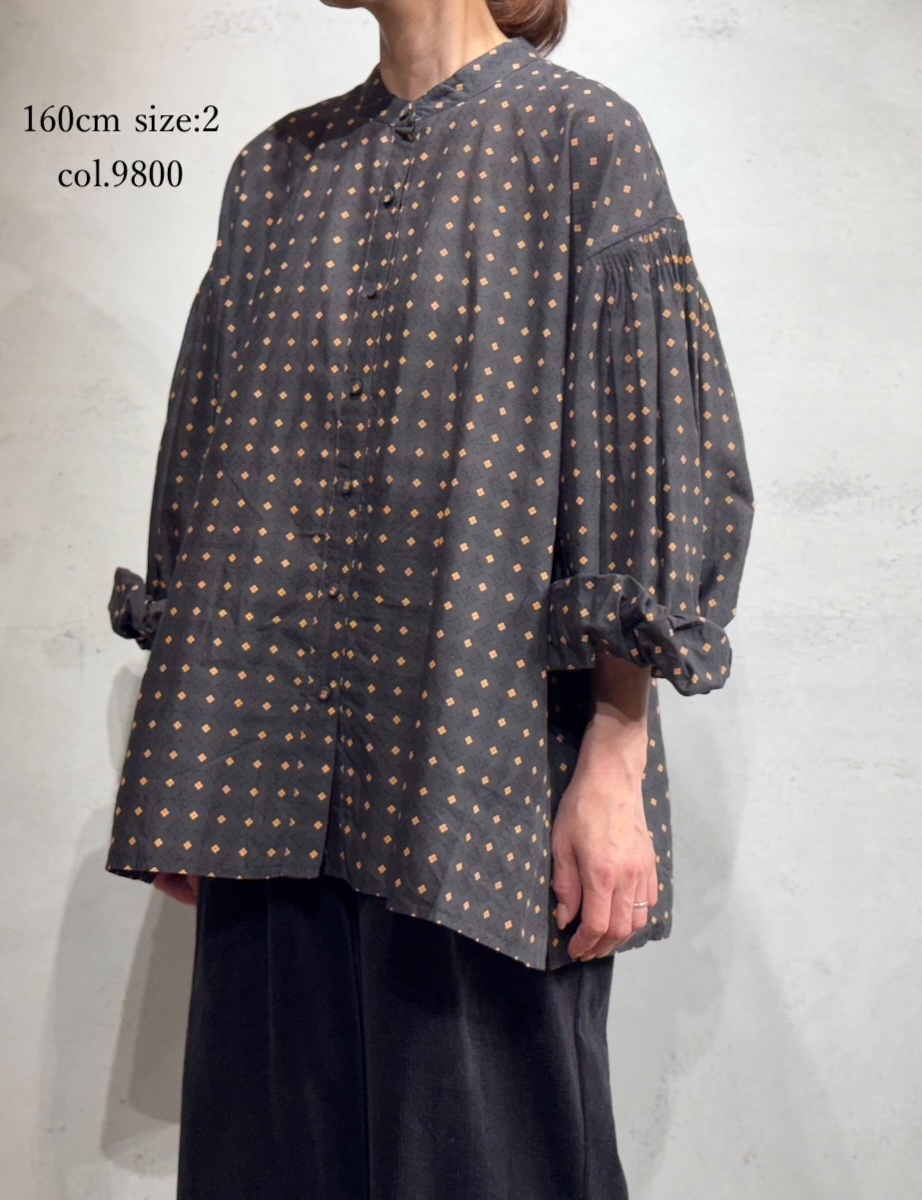 INMDS25771(シャツ) 80s COTTON VOILE CONTRAST FLOWER HAND SCREEN PRINT BANDED COLLAR SHIRT WITH MINI PINTUCK