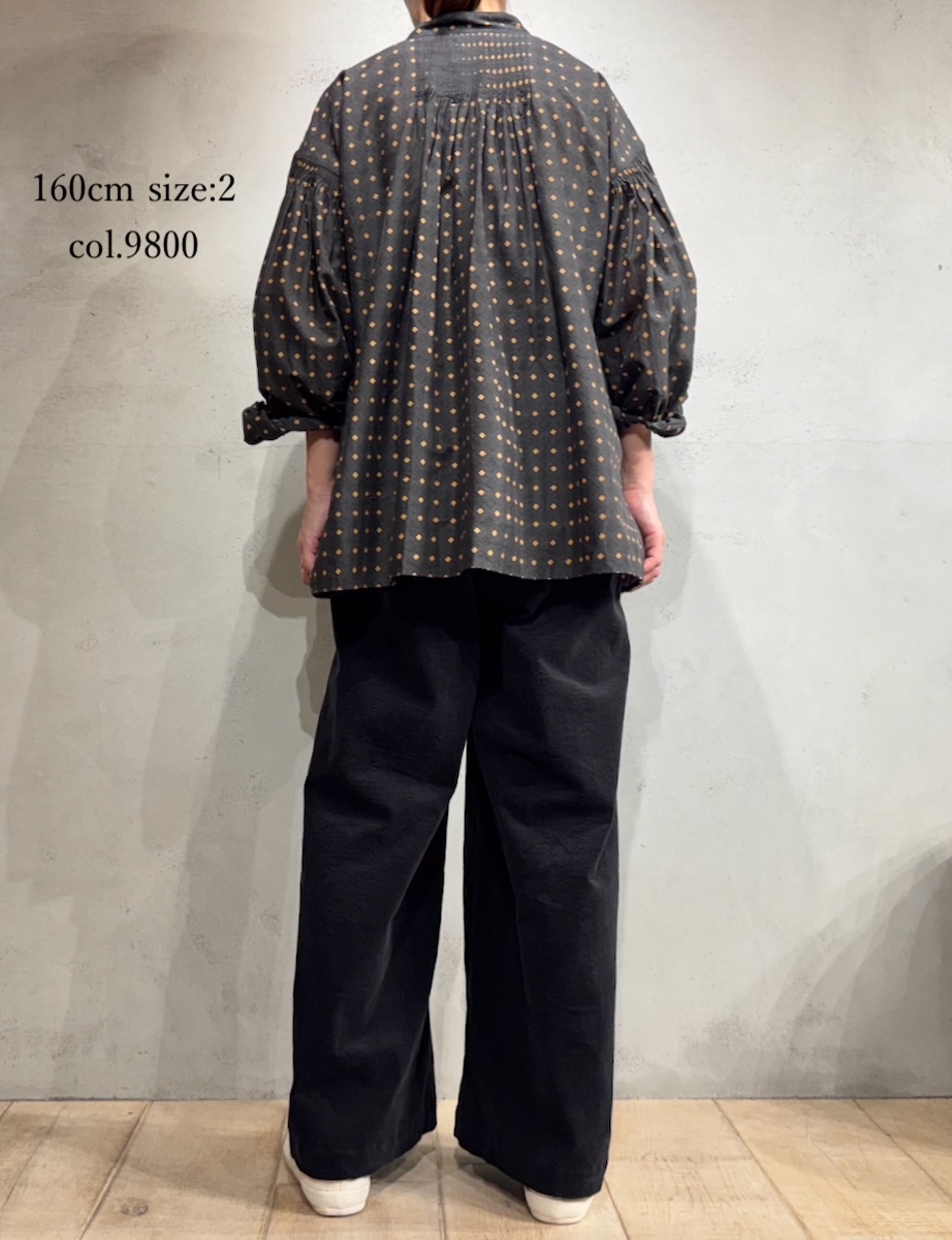 INMDS25771(シャツ) 80s COTTON VOILE CONTRAST FLOWER HAND SCREEN PRINT BANDED COLLAR SHIRT WITH MINI PINTUCK