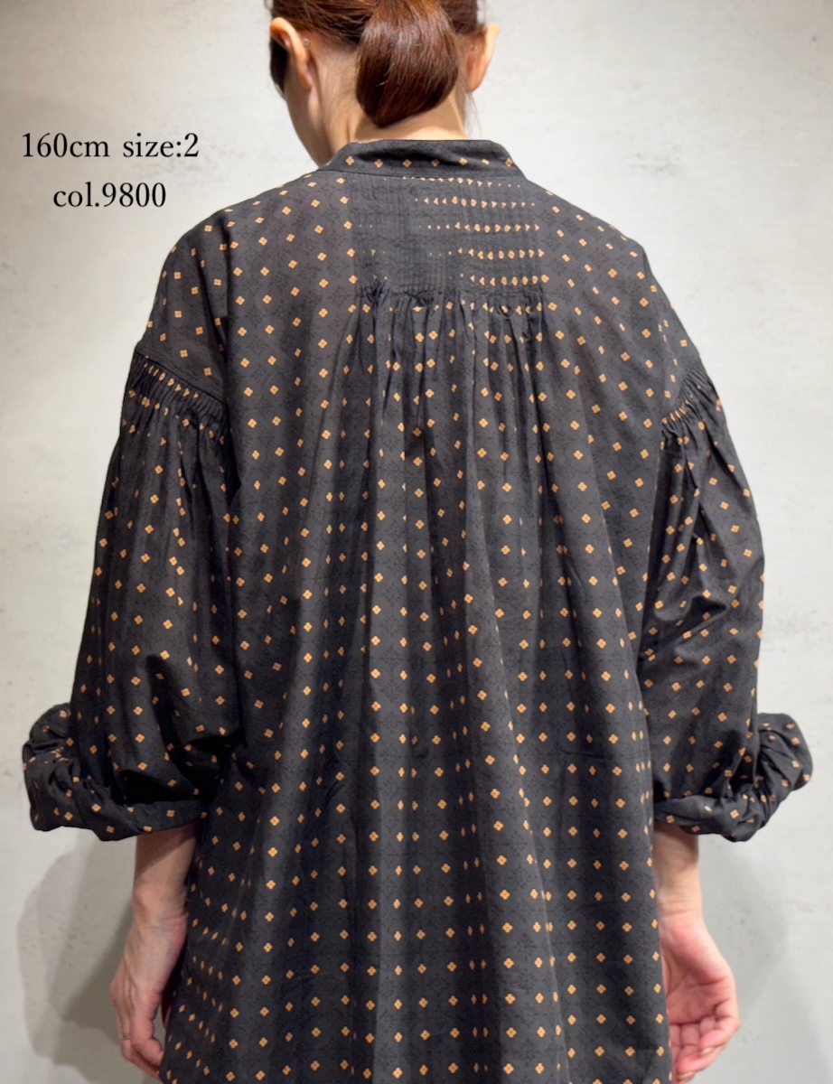 INMDS25771(シャツ) 80s COTTON VOILE CONTRAST FLOWER HAND SCREEN PRINT BANDED COLLAR SHIRT WITH MINI PINTUCK