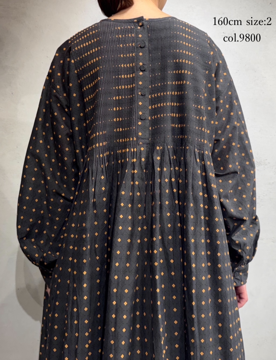 INMDS25772(ワンピース) 80s COTTON VOILE CONTRAST FLOWER HAND SCREEN PRINT CREW-NECK BACK OPENING DRESS WITH MINI PINTUCK