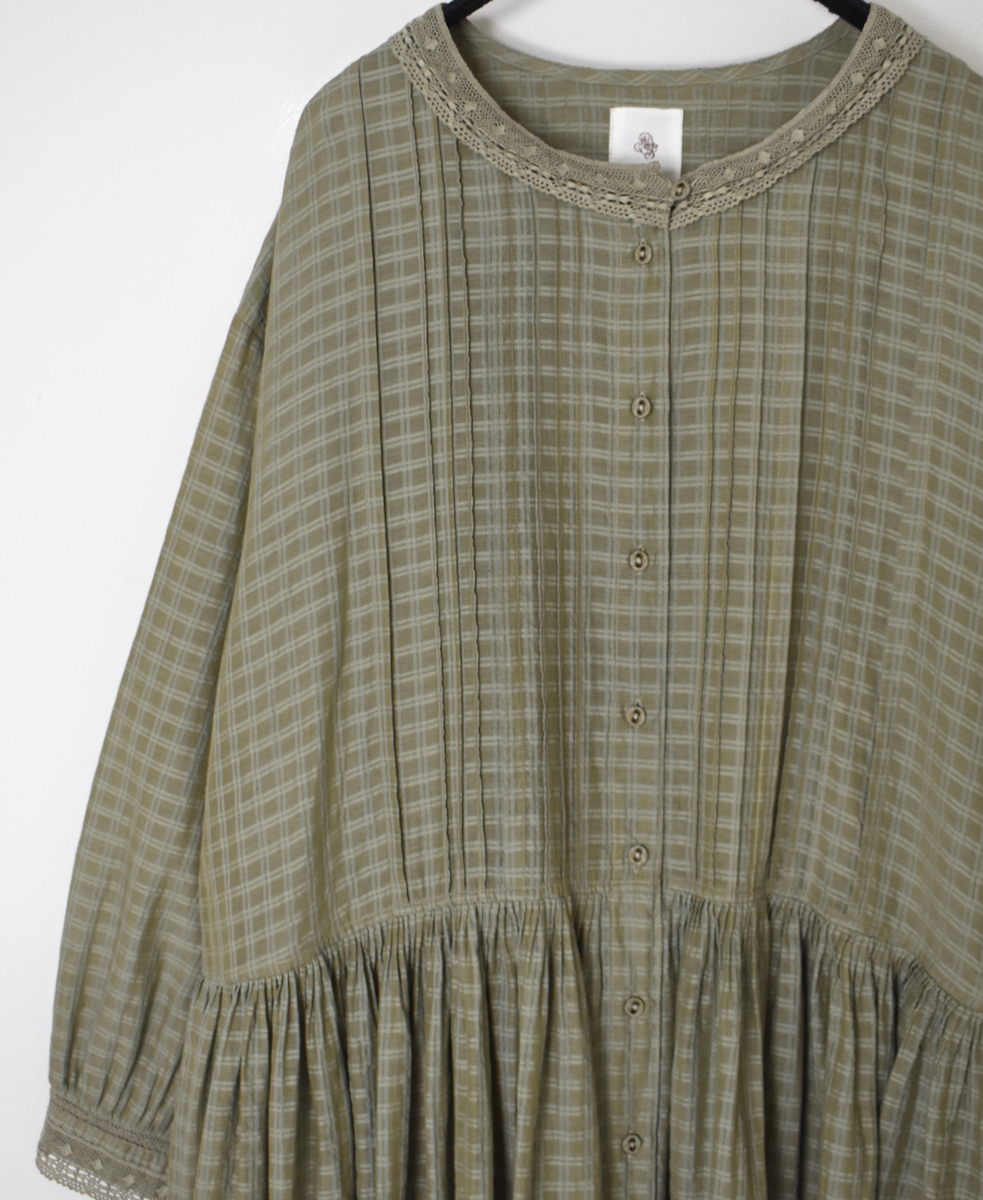 INMDS25714(ワンピース) HANDWOVEN COTTON/SILK SELF CHECK LACE COLLAR DRESS WITH PINTUCK
