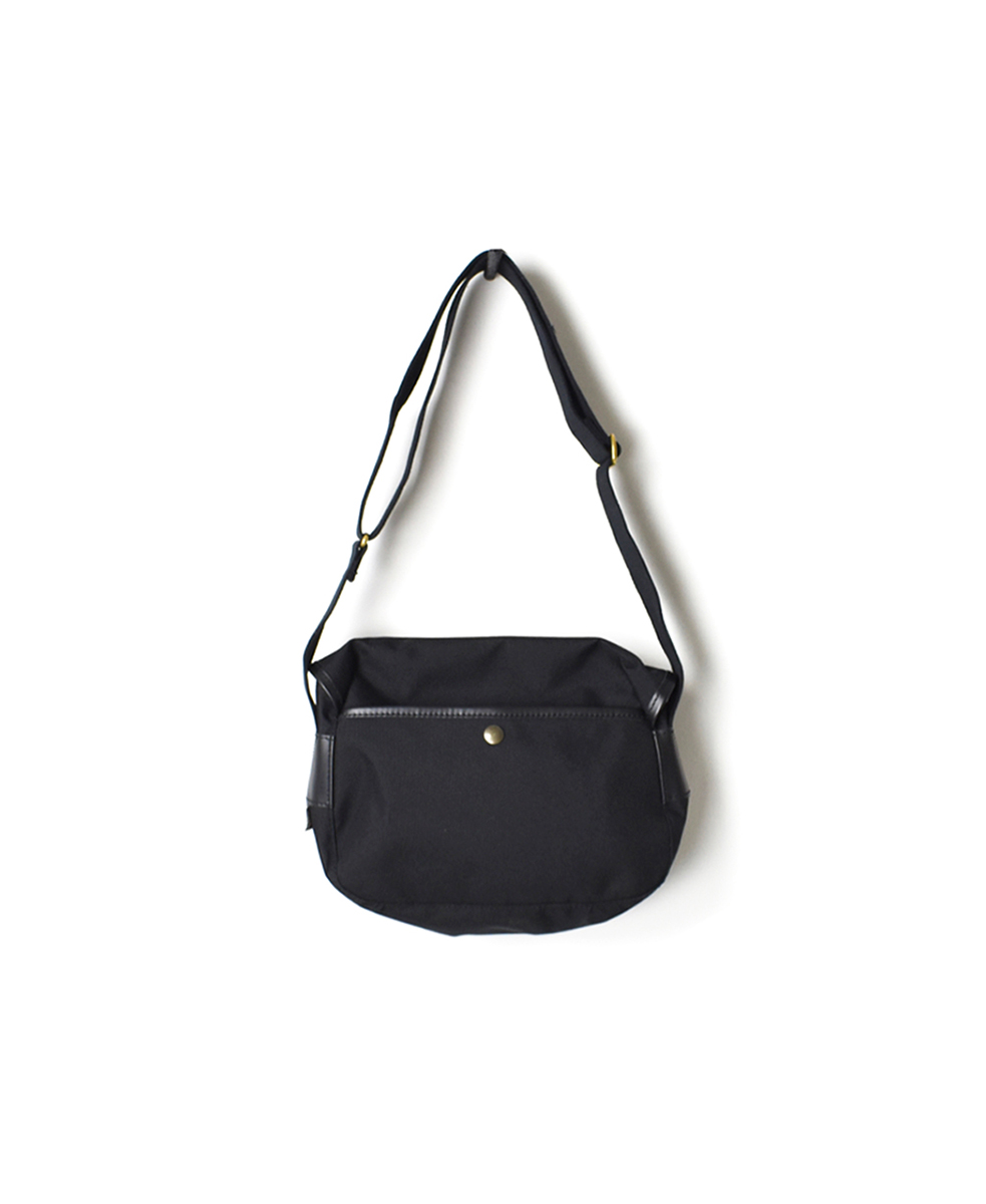 NQG0853P (バッグ) 600 DENIER PVC SOPHIE (S) WITH BACK POCKET