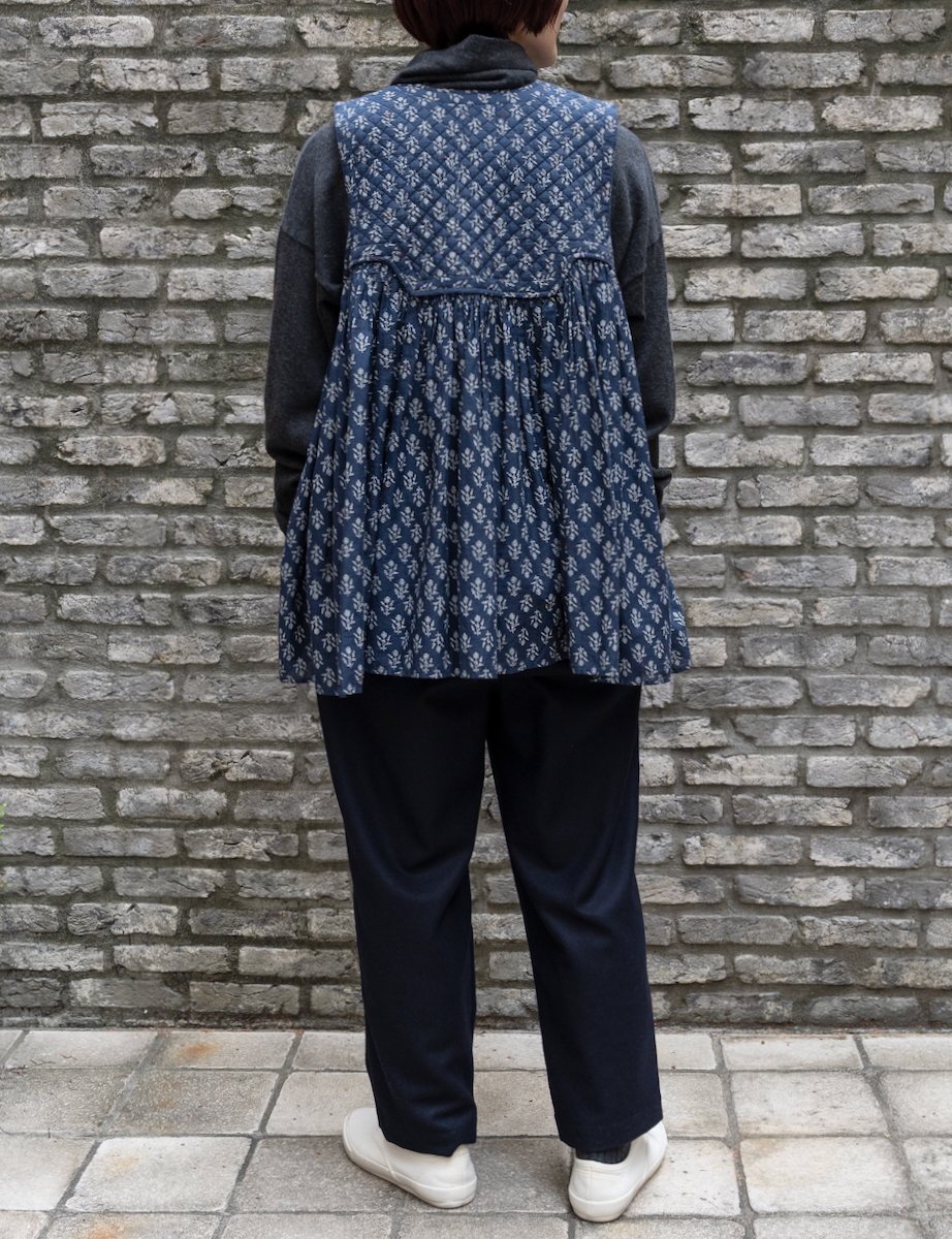 NMDS25552(シャツ) 80s COTTON VOILE FLOWER BLOCK PRINT RAJASTHAN TUCK GATHERED V-NECK NO/SL SHIRT