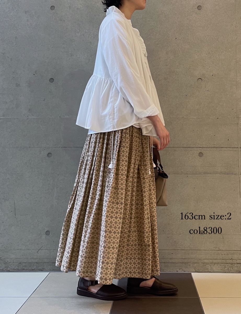 INMDS25774(スカート) 80s COTTON VOILE CONTRAST FLOWER HAND SCREEN PRINT FLARED SKIRT WITH MINI PINTUCK