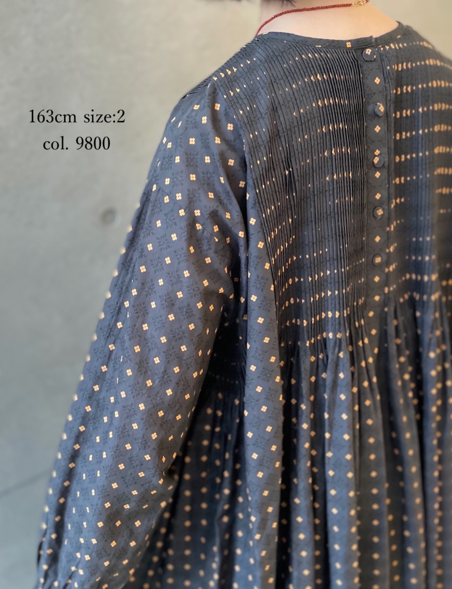 INMDS25772(ワンピース) 80s COTTON VOILE CONTRAST FLOWER HAND SCREEN PRINT CREW-NECK BACK OPENING DRESS WITH MINI PINTUCK