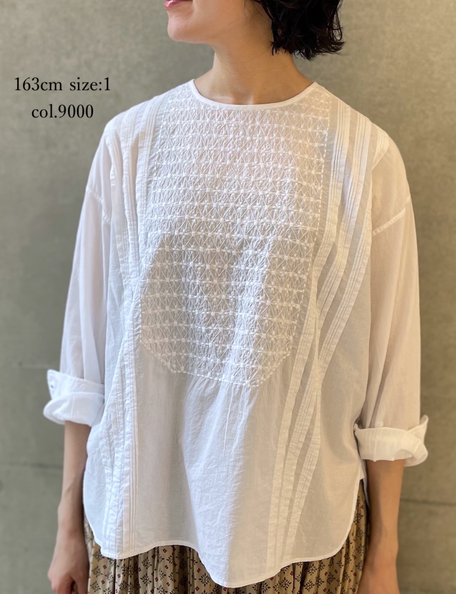 NMDS25533(シャツ) 60s ORGANIC CAMBRIC BACK OPENING CREW-NECK PINTUCK&EMB SHIRT