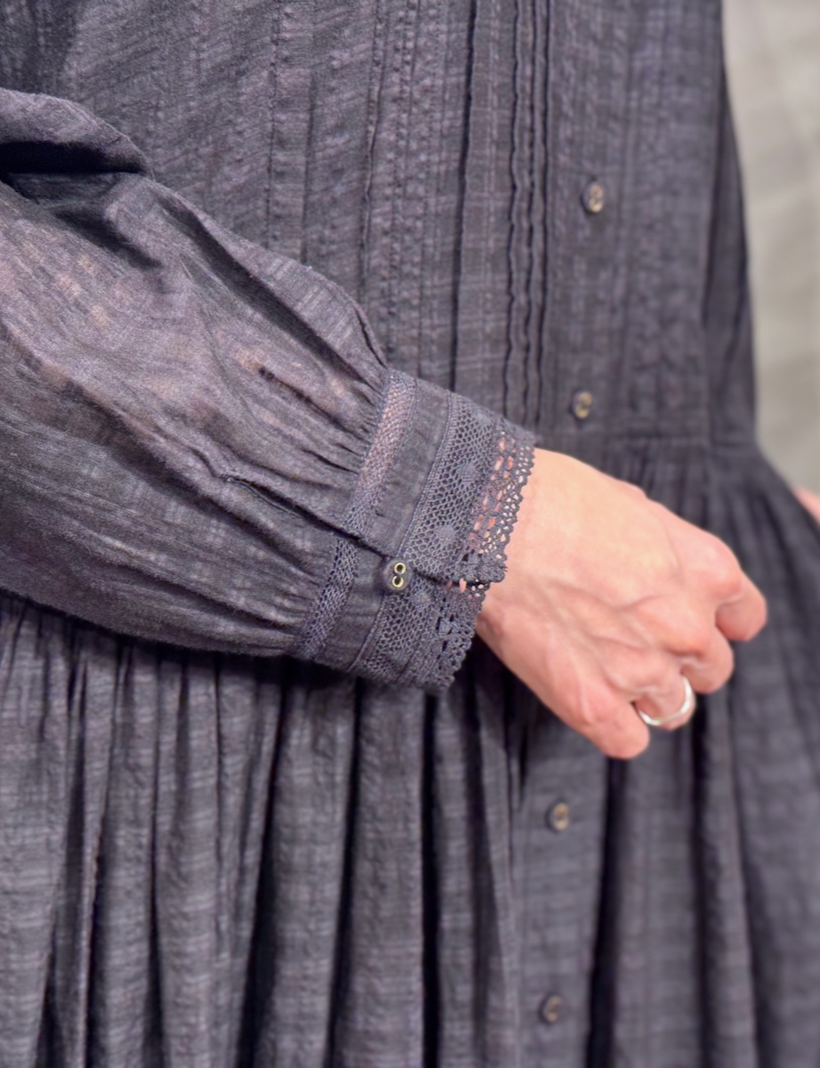 INMDS25714(ワンピース) HANDWOVEN COTTON/SILK SELF CHECK LACE COLLAR DRESS WITH PINTUCK