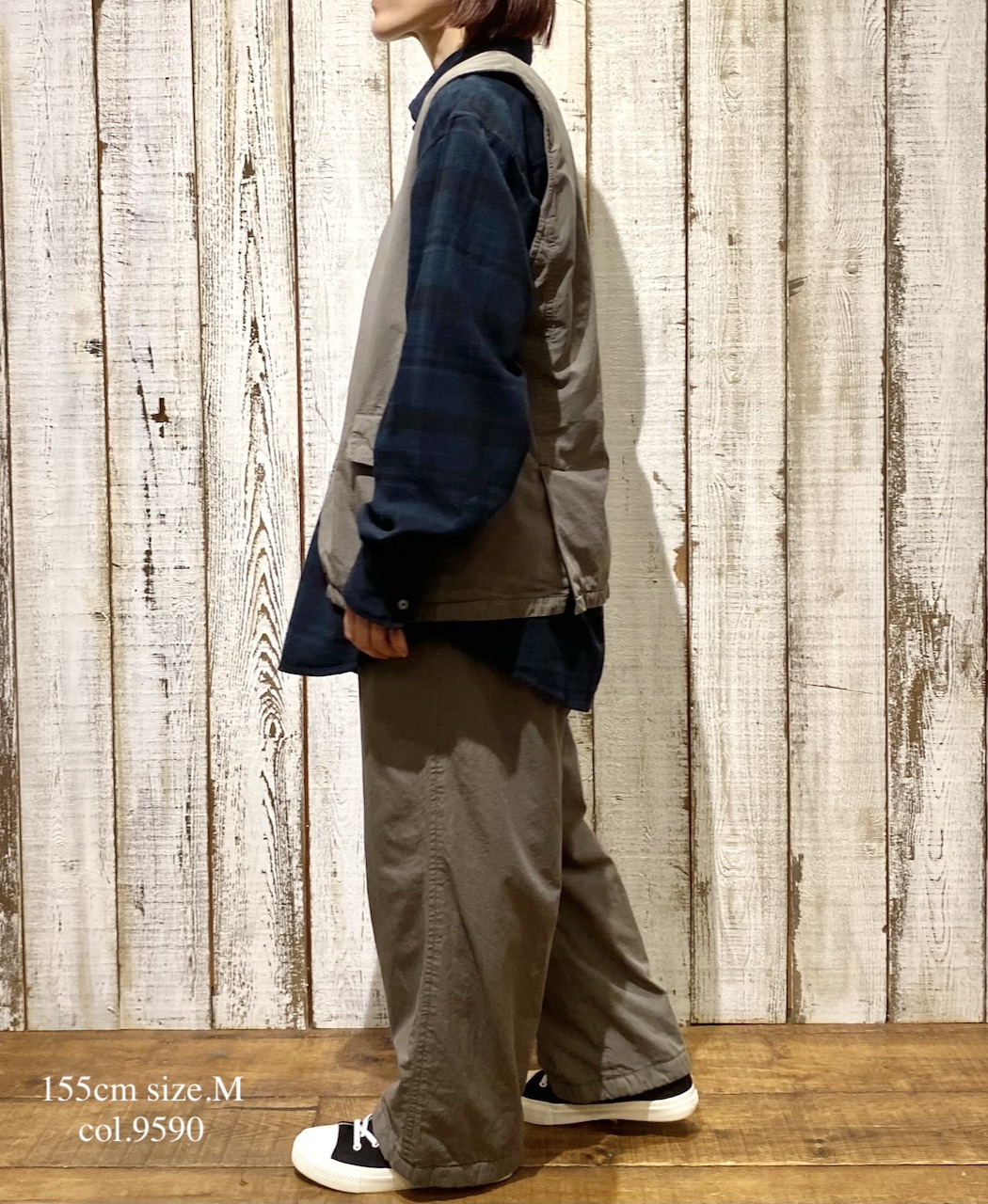 NVL2592D(ベスト) 40s ORGANIC POPLIN (OVERDYE) V-NECK VEST