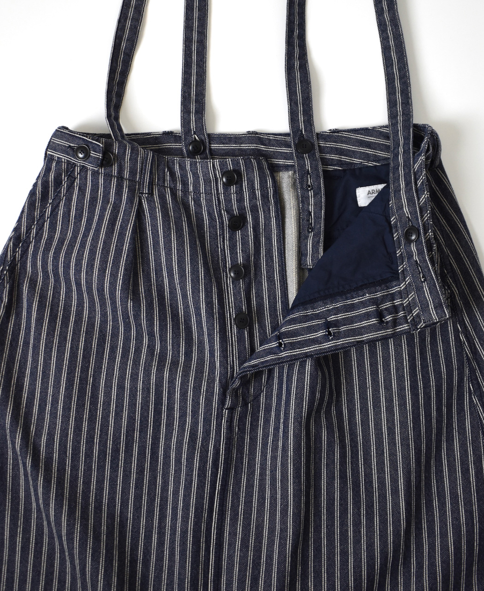 ISNAM2574S(スカート) YARN DYED INDIGO 2 STRIPE ADJUSTER TACK SKIRT WITH SUSPENDERS