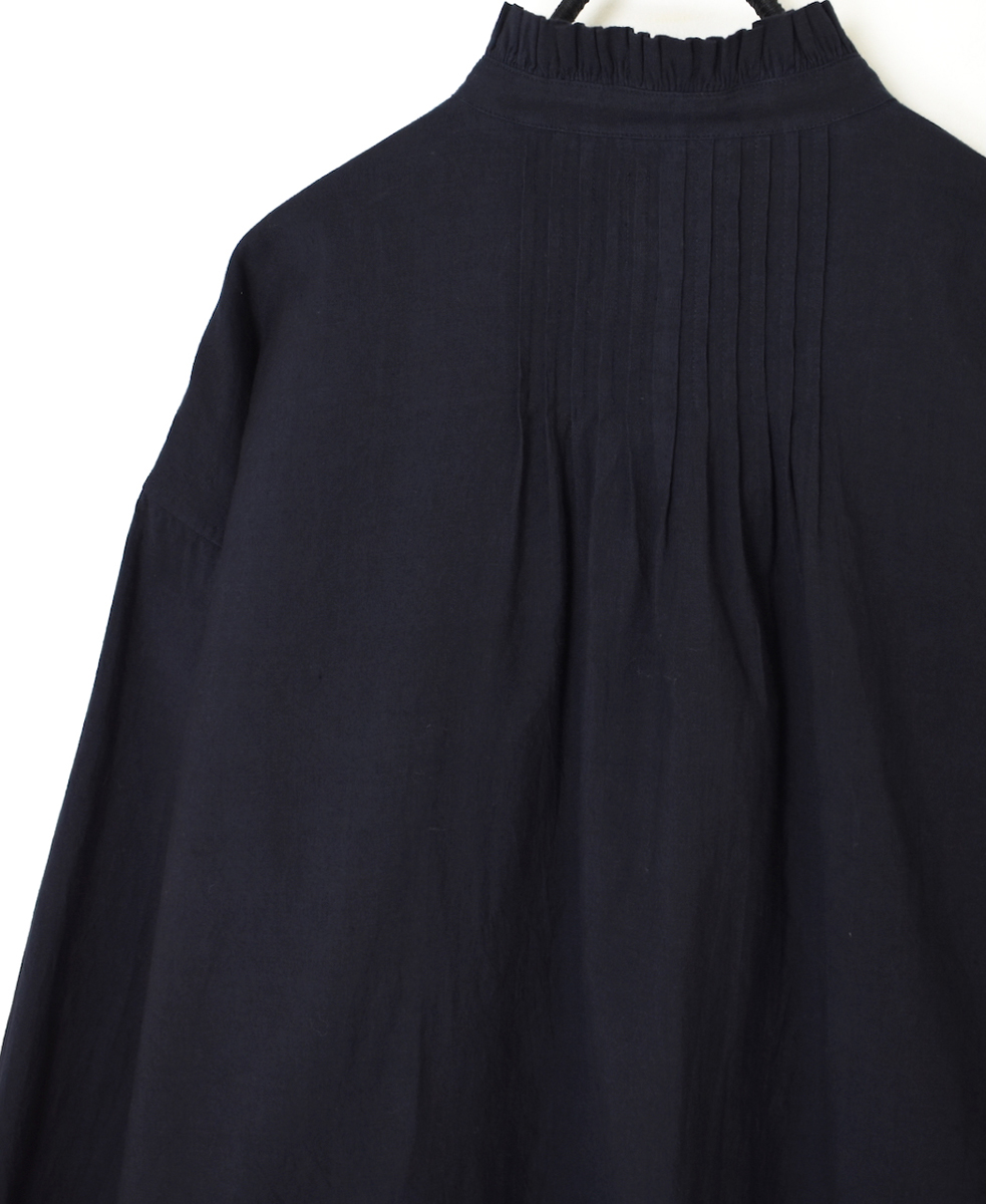 INMDS25721(シャツ) HANDWOVEN HEAVY COTTON PLAIN FRILL COLLAR BACK PINTUCK SHIRT