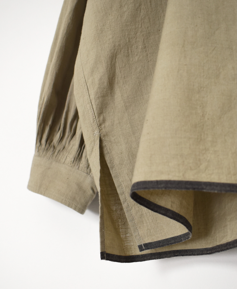 INMDS25722(シャツ) HANDWOVEN HEAVY COTTON PLAIN BACK OPENING STAND COLLAR SHIRT WITH MINI PINTUCK