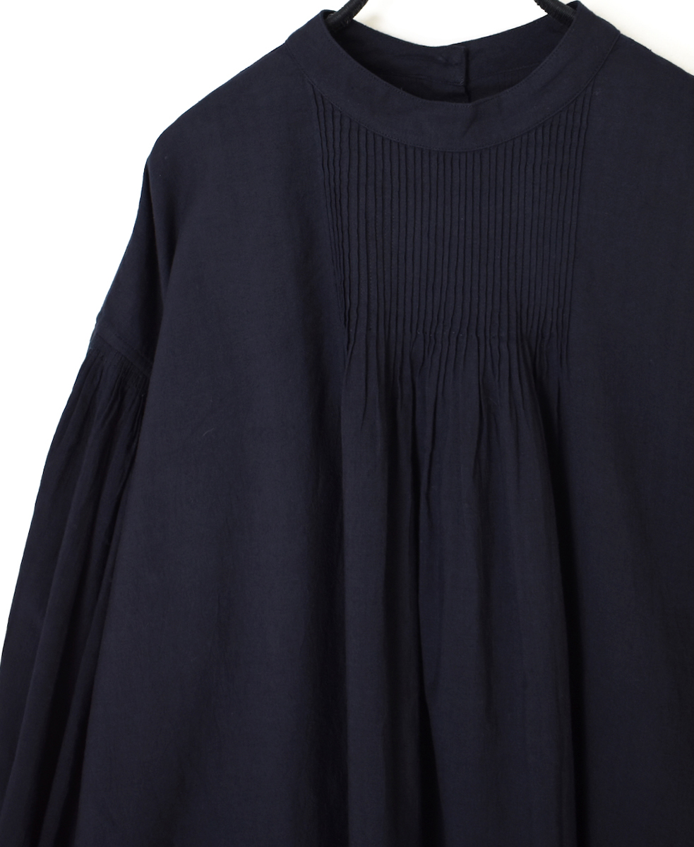 INMDS25722(シャツ) HANDWOVEN HEAVY COTTON PLAIN BACK OPENING STAND COLLAR SHIRT WITH MINI PINTUCK