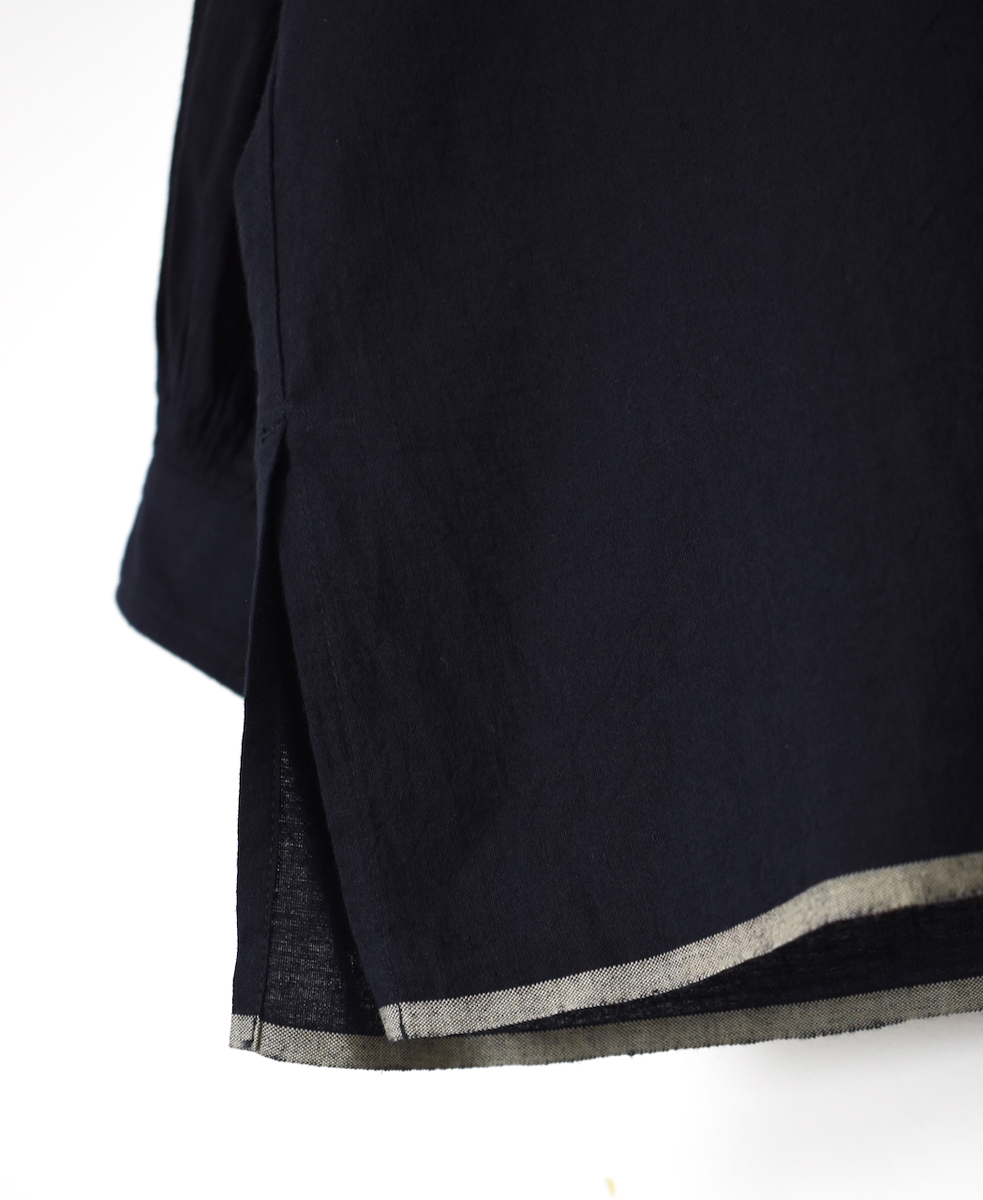 INMDS25722(シャツ) HANDWOVEN HEAVY COTTON PLAIN BACK OPENING STAND COLLAR SHIRT WITH MINI PINTUCK