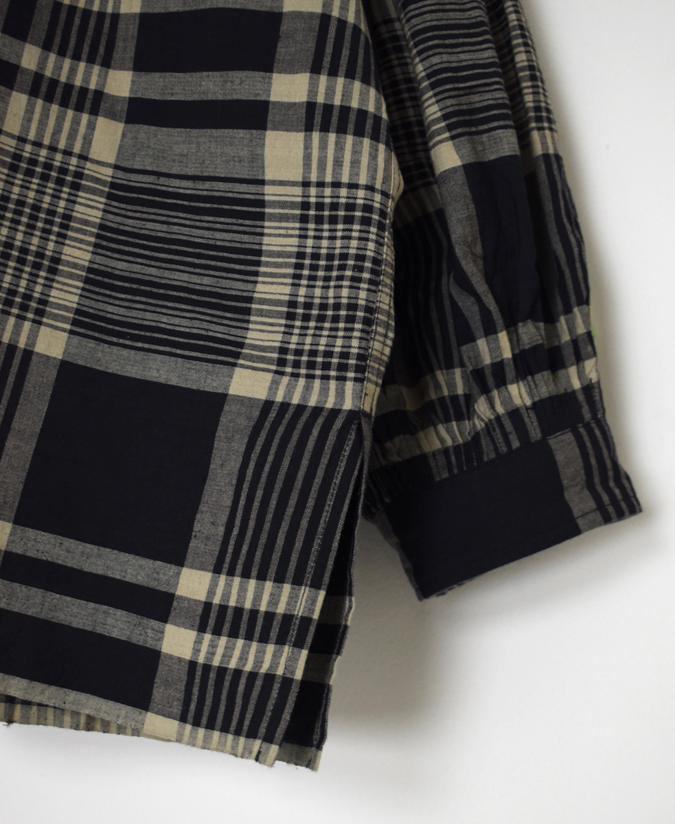 INMDS25732(シャツ) HANDWOVEN HEAVY COTTON CHECK BACK OPENING STAND COLLAR SHIRT WITH MINI PINTUCK