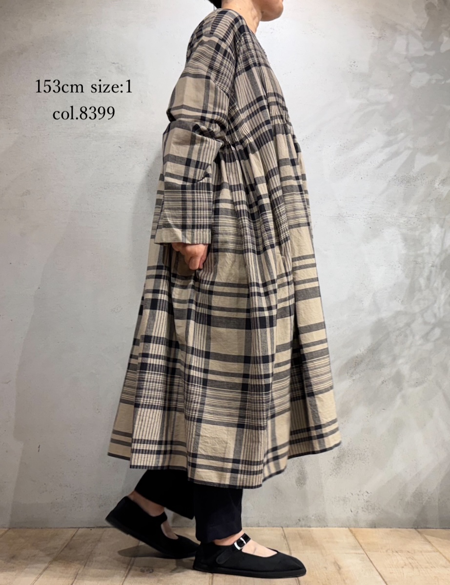 INMDS25734(ワンピース) HANDWOVEN HEAVY COTTON CHECK CREW-NECK DRESS WITH MINI PINTUCK