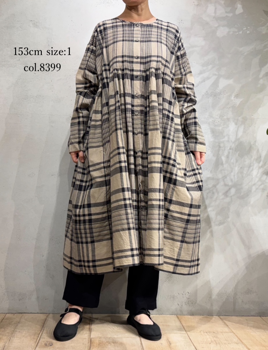 INMDS25734(ワンピース) HANDWOVEN HEAVY COTTON CHECK CREW-NECK DRESS WITH MINI PINTUCK