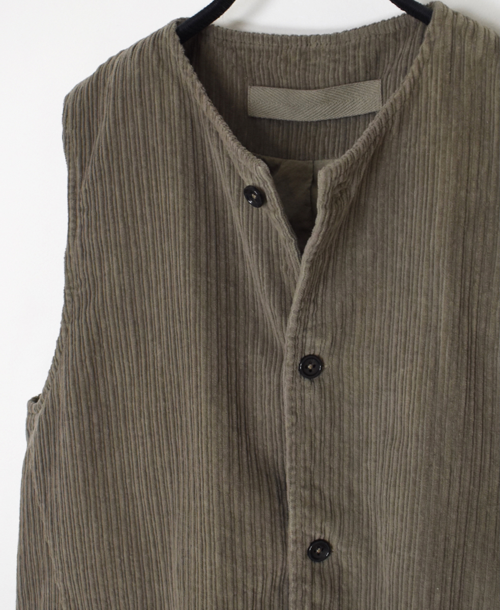 NVL2562D(ベスト)WIDE&NARROW WALE CORDUROY(OVERDYE) 60'S ORGANIC CAMBRIC NO COLLAR VEST