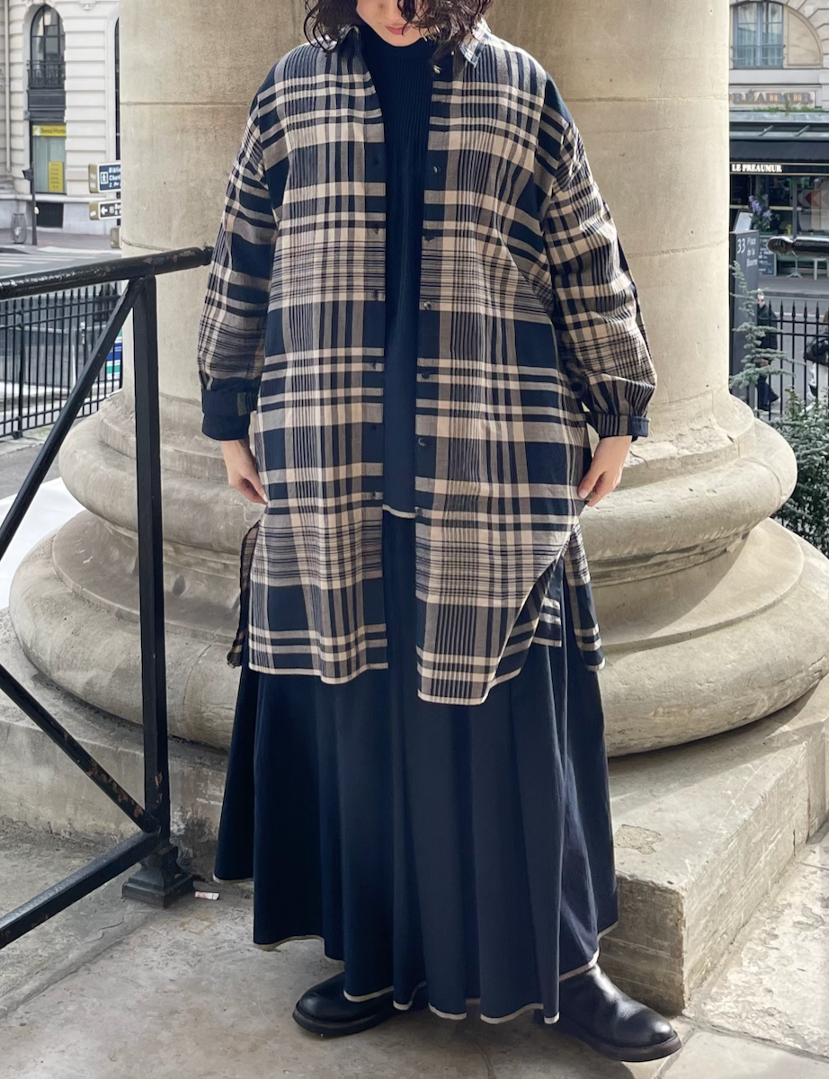 INMDS25722(シャツ) HANDWOVEN HEAVY COTTON PLAIN BACK OPENING STAND COLLAR SHIRT WITH MINI PINTUCK