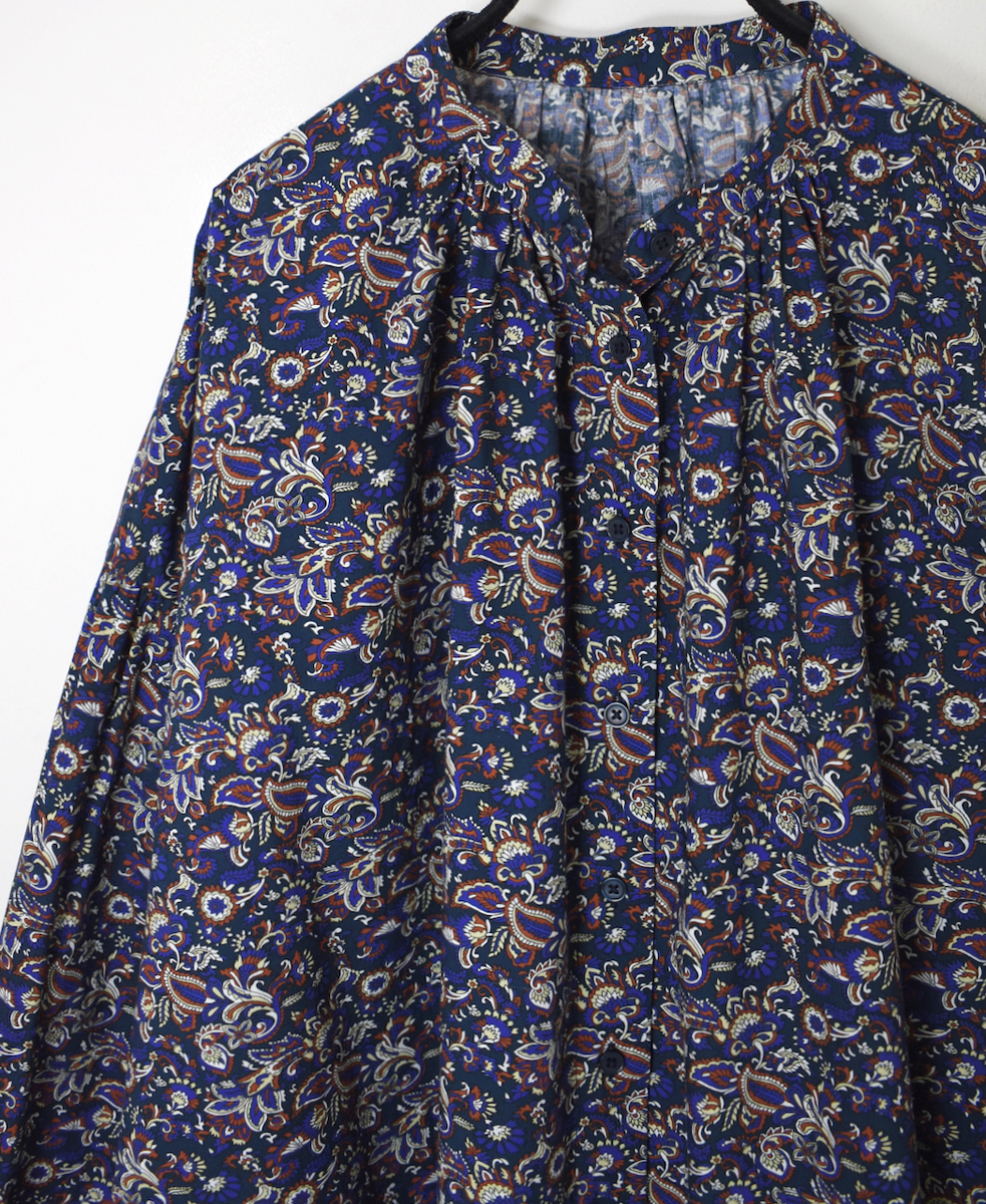 NSL25551(シャツ) 40s POPLIN MEDIUM FLOWER PRINT BANDED COLLAR SHIRT WITH GATHER