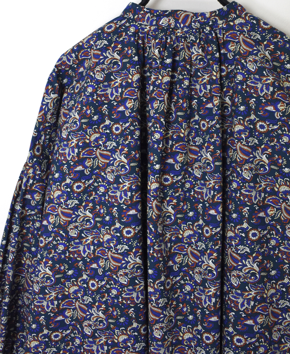 NSL25551(シャツ) 40s POPLIN MEDIUM FLOWER PRINT BANDED COLLAR SHIRT WITH GATHER